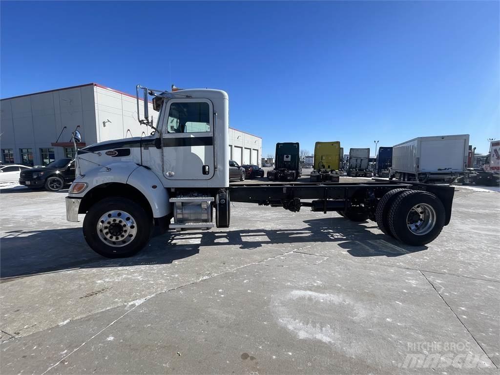 Peterbilt 337 Fülkés alváz