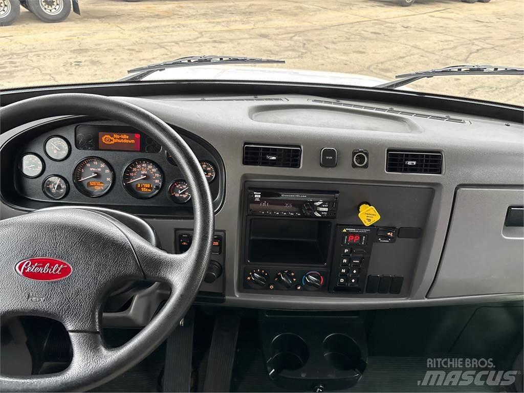 Peterbilt 337 Dobozos teherautók