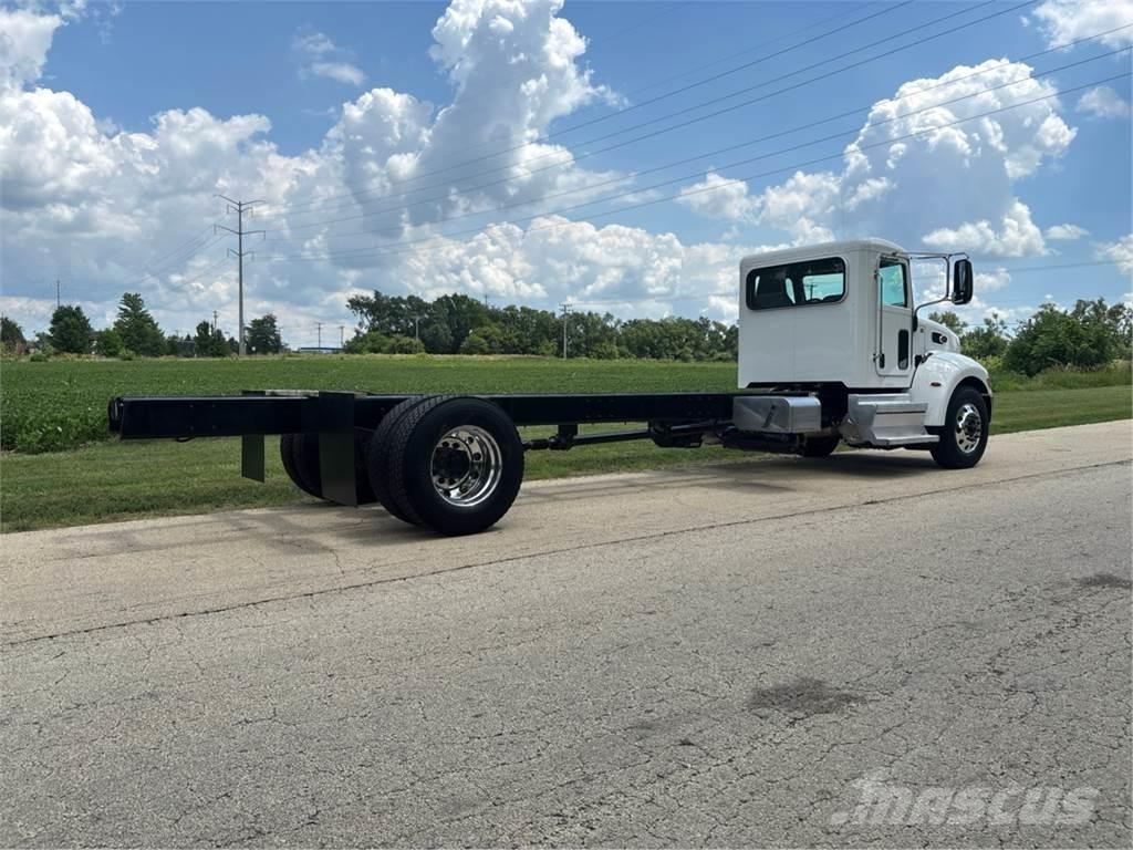 Peterbilt 337 Fülkés alváz