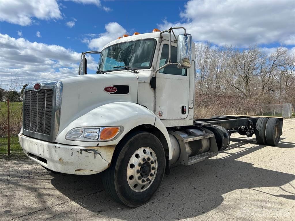 Peterbilt 337 Fülkés alváz