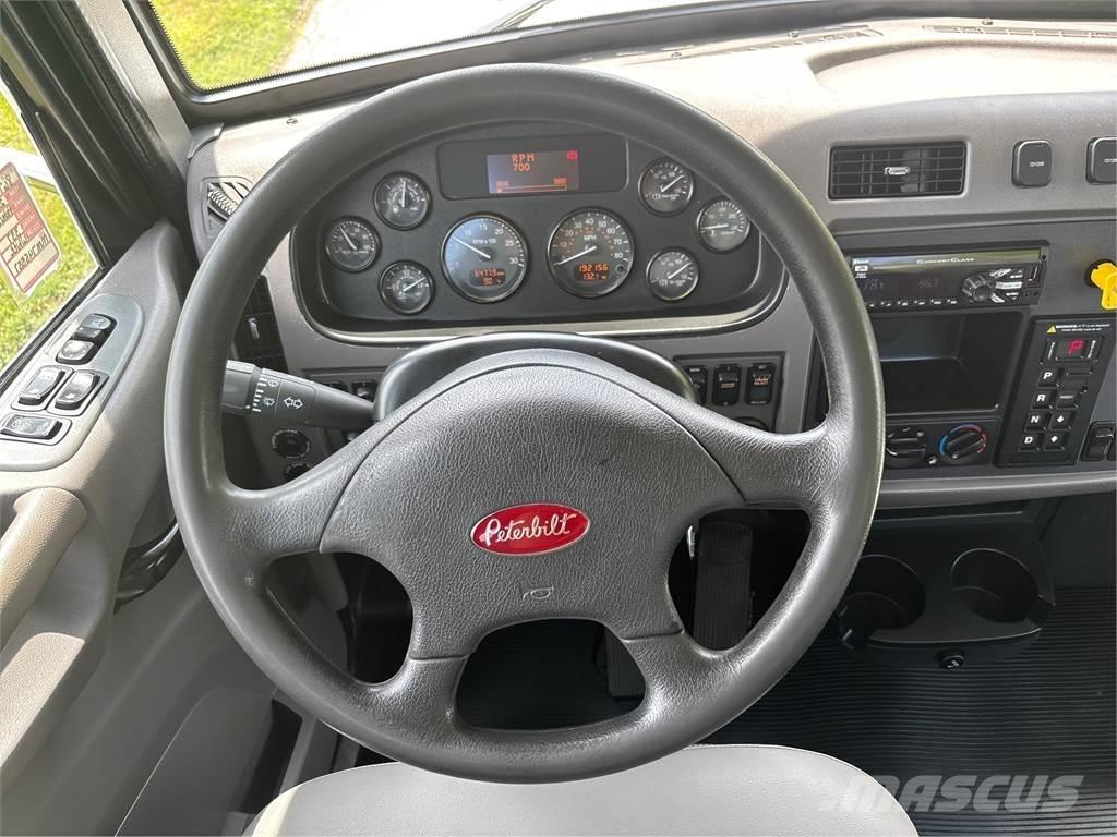 Peterbilt 337 Fülkés alváz