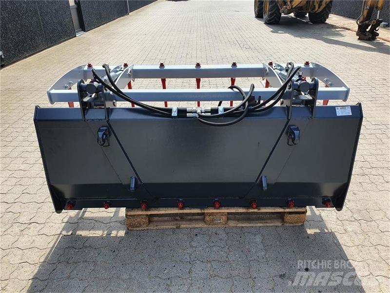  - - - Egyéb traktor tartozékok