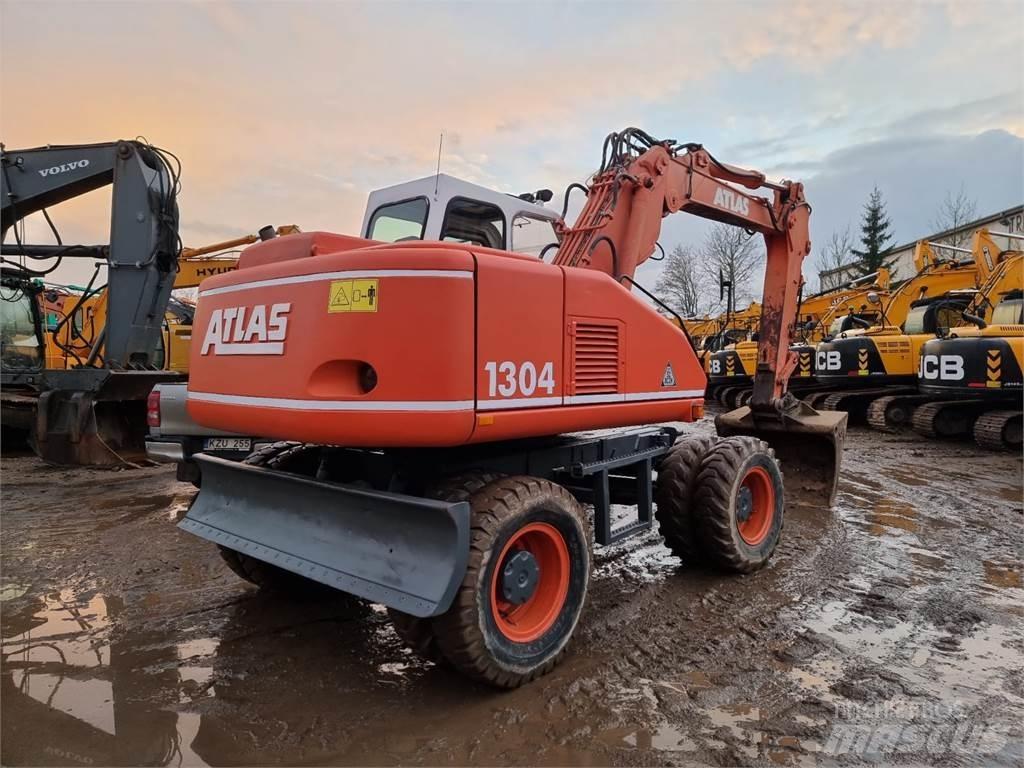 Atlas 1304 Gumikerekes kotrók