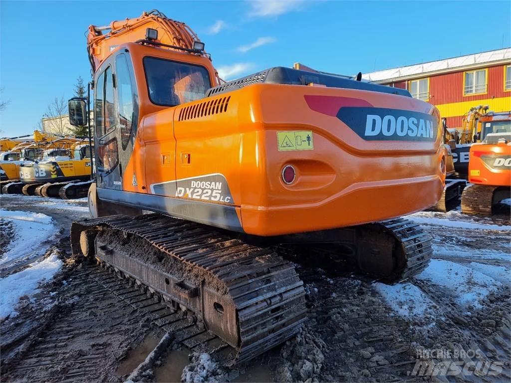 Doosan DX225LC Lánctalpas kotrók