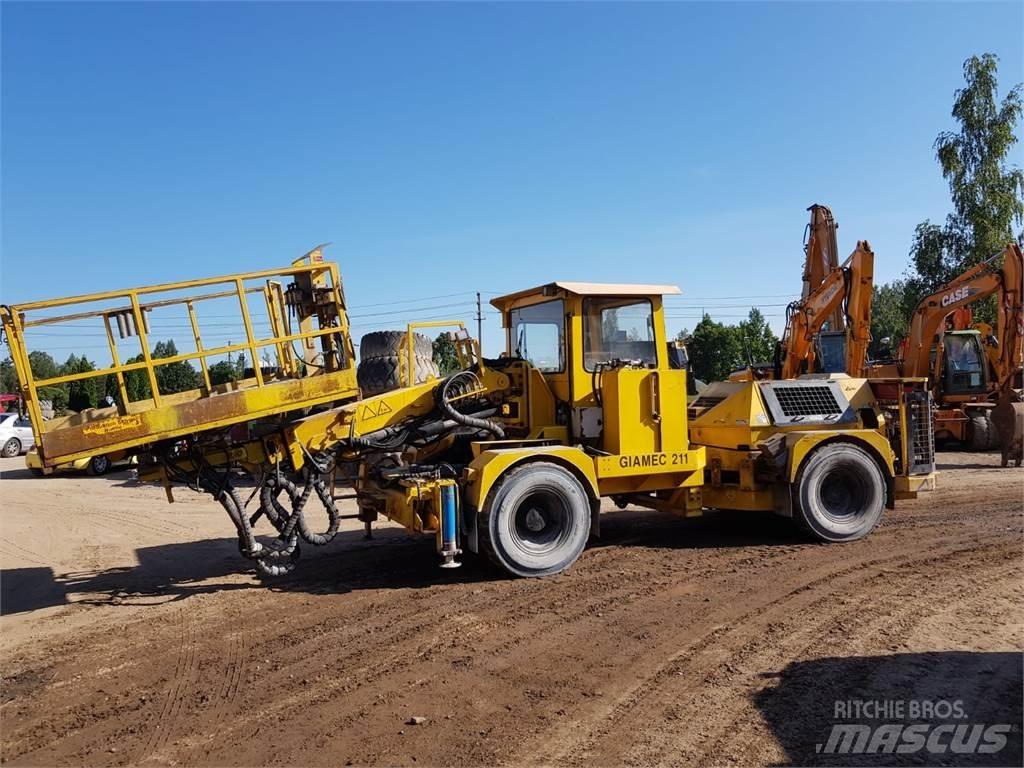 Kita UV211 SP25BG06 Gumikerekes homlokrakodók
