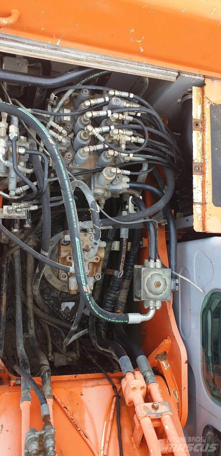 Kobelco E215LC Lánctalpas kotrók