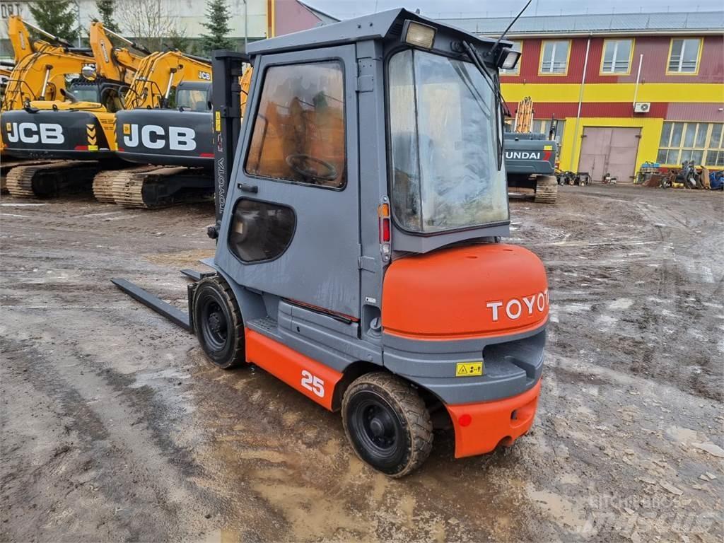 Toyota FD25 Dízel targoncák