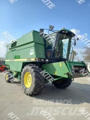 John Deere 2256 2WD Kombájnok