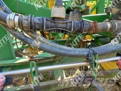John Deere 732 Vontatott trágyaszórók