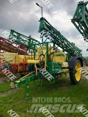 John Deere 732 Vontatott trágyaszórók