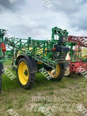 John Deere 732 Vontatott trágyaszórók