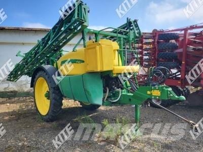 John Deere 732I/27M Vontatott trágyaszórók