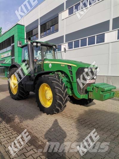 John Deere 8230 Traktorok