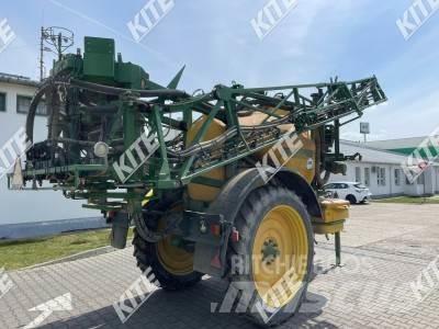 John Deere 832/18i Vontatott trágyaszórók