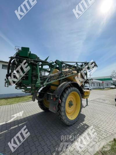 John Deere 832/18i Vontatott trágyaszórók
