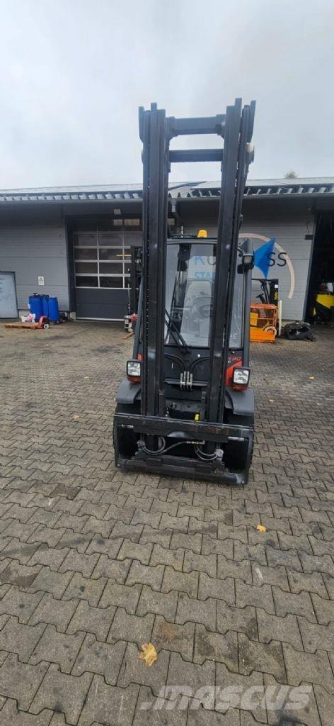 Linde H 30 D-02 Dízel targoncák