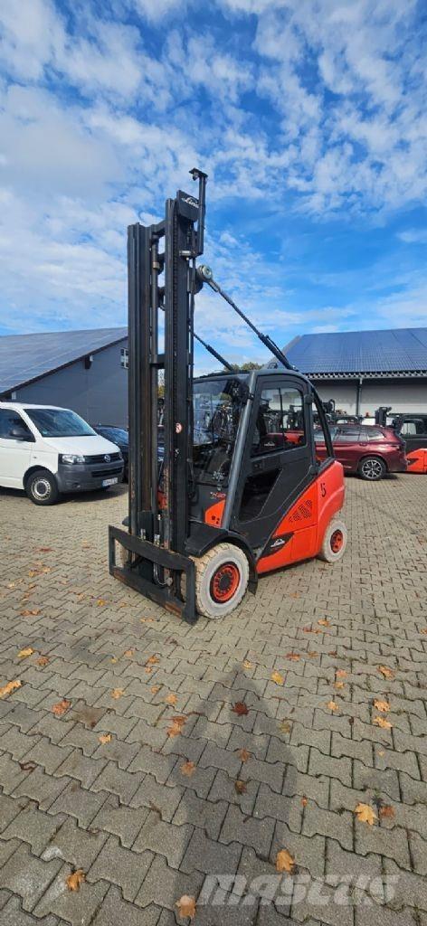 Linde H 30 T-02 Gázüzemű targoncák