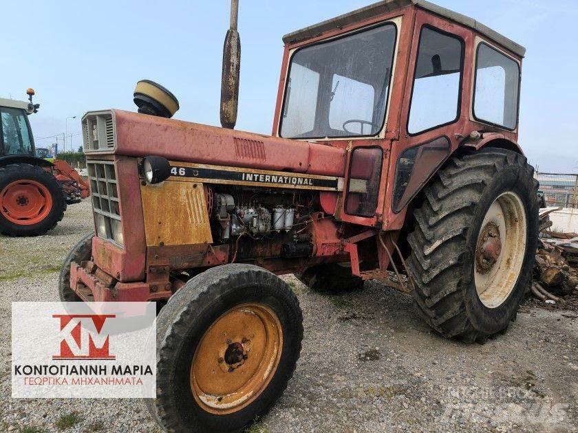 International 1046 Traktorok
