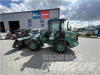 CAT 906 M Gumikerekes homlokrakodók
