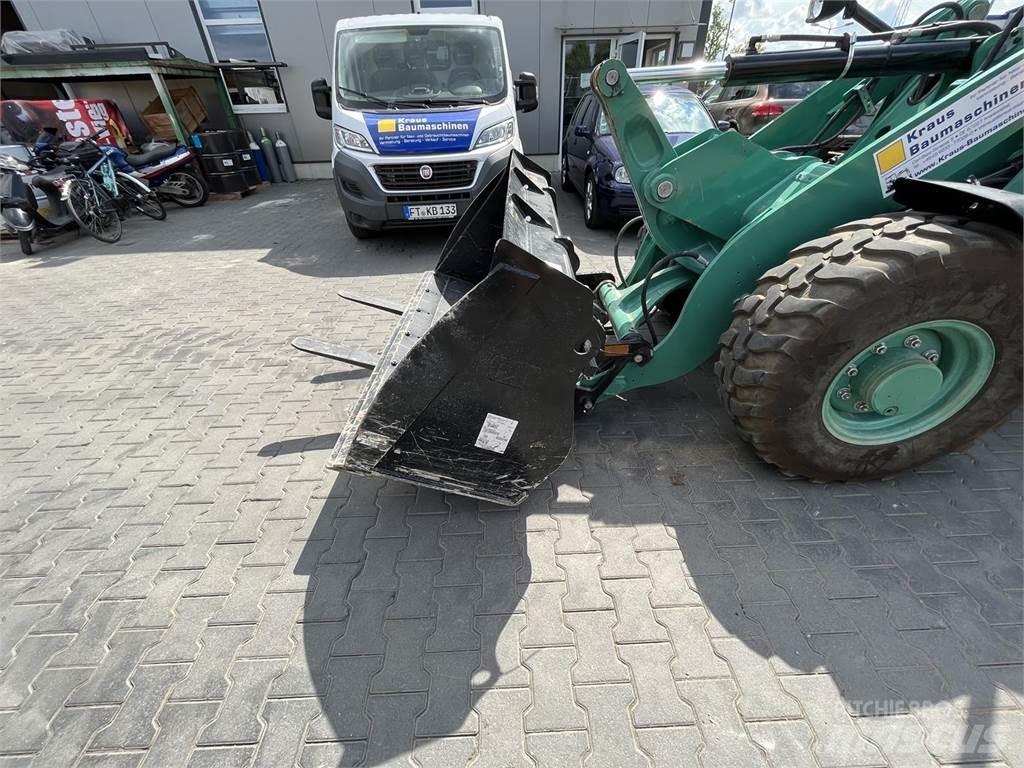 CAT 906 M Gumikerekes homlokrakodók