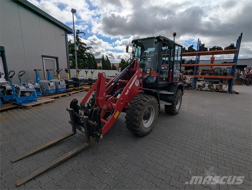 Yanmar V100 Gumikerekes homlokrakodók