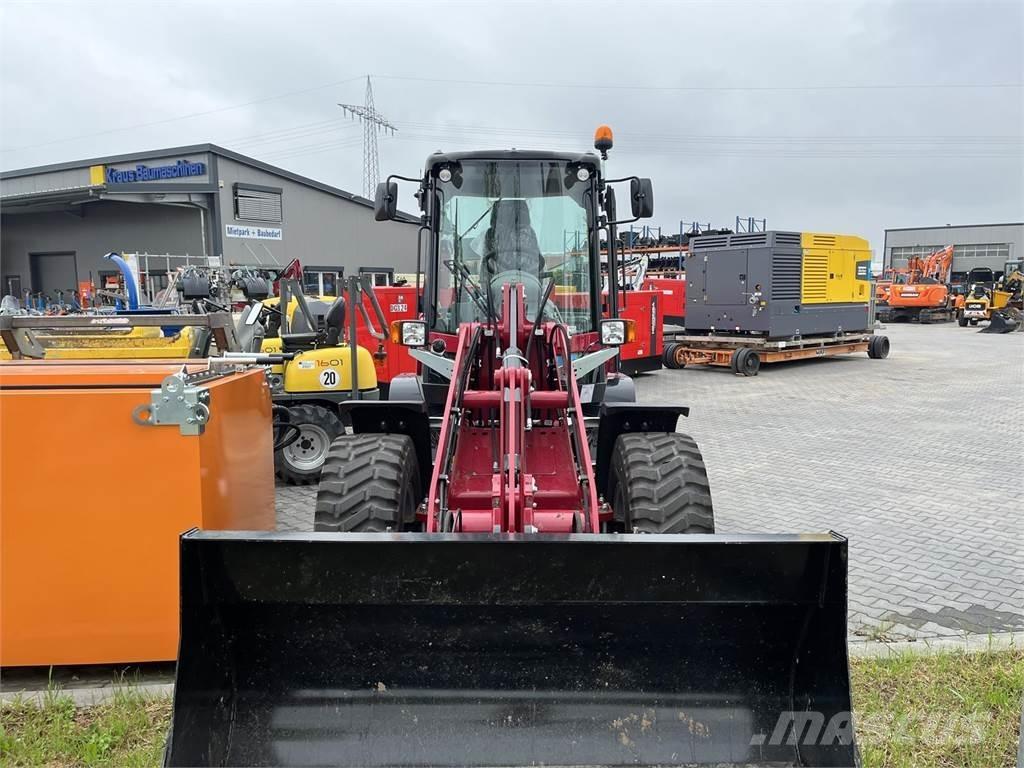 Yanmar V80 Gumikerekes homlokrakodók