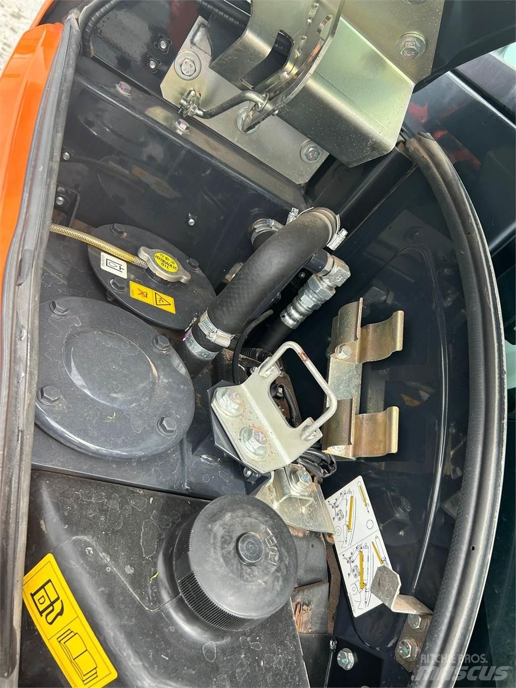 Hitachi ZX38U-6 Lánctalpas kotrók