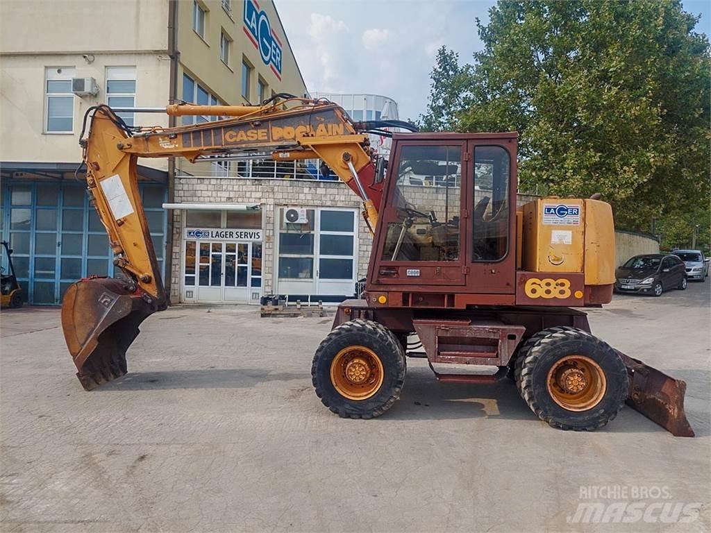 Case Poclain 688P Gumikerekes kotrók