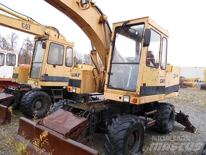 CAT 212B FT Gumikerekes kotrók