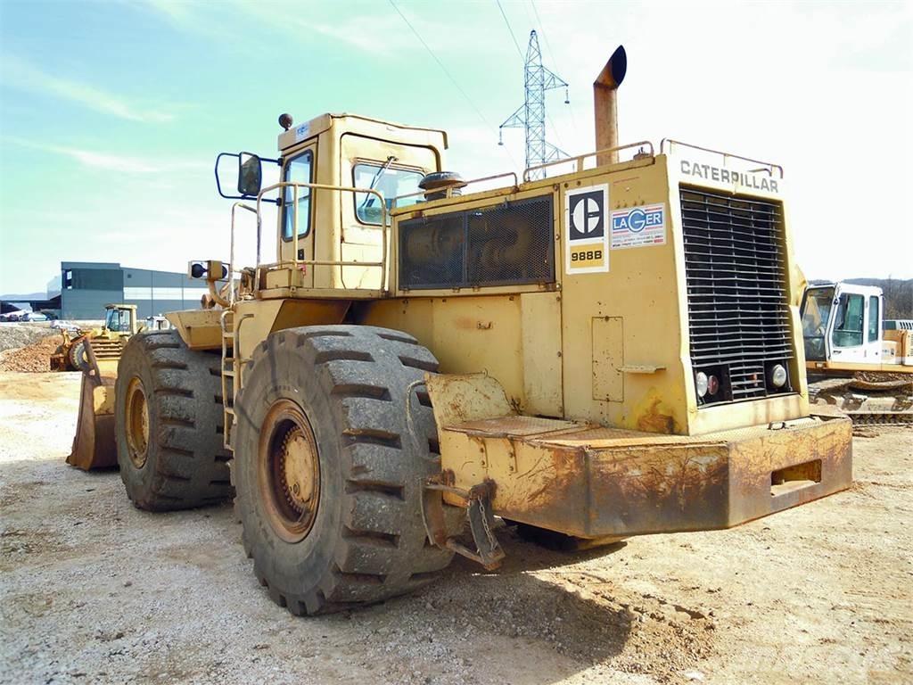 CAT 988B Gumikerekes homlokrakodók