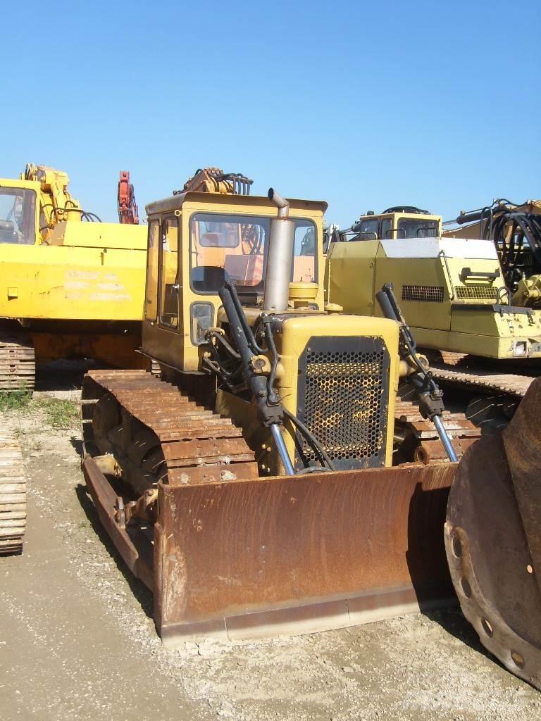 CAT D4 lánctalpas dózerek
