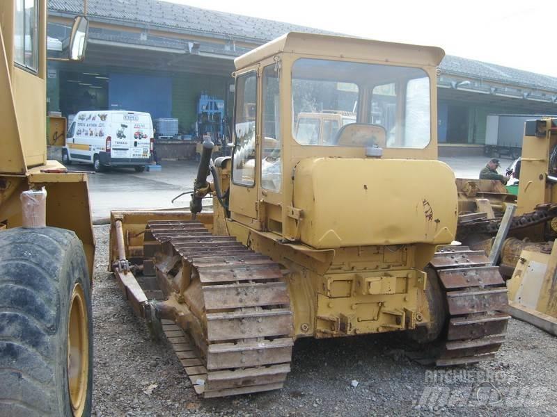 CAT D4 lánctalpas dózerek