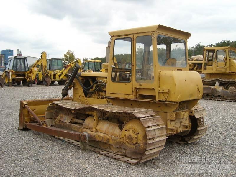 CAT D4 lánctalpas dózerek
