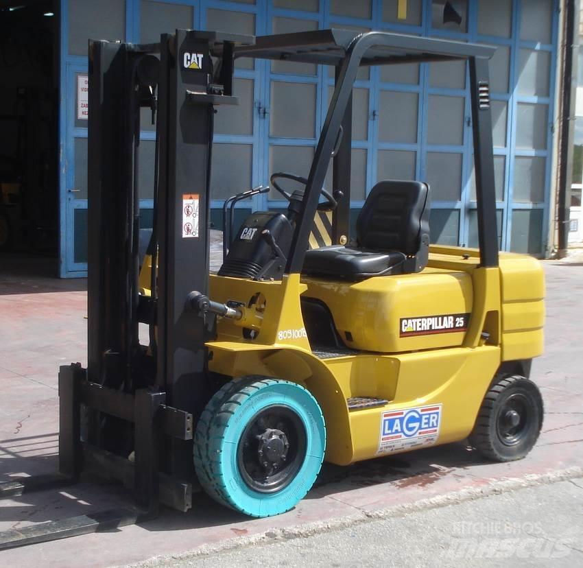 CAT GP25 Gázüzemű targoncák