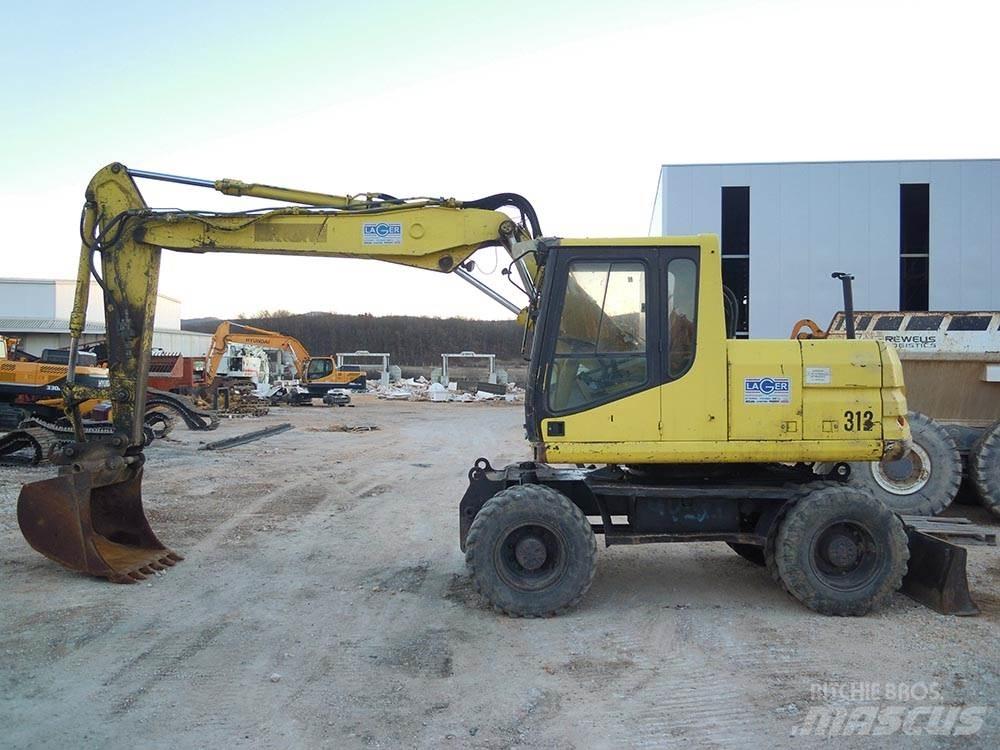 CAT M312 Gumikerekes kotrók