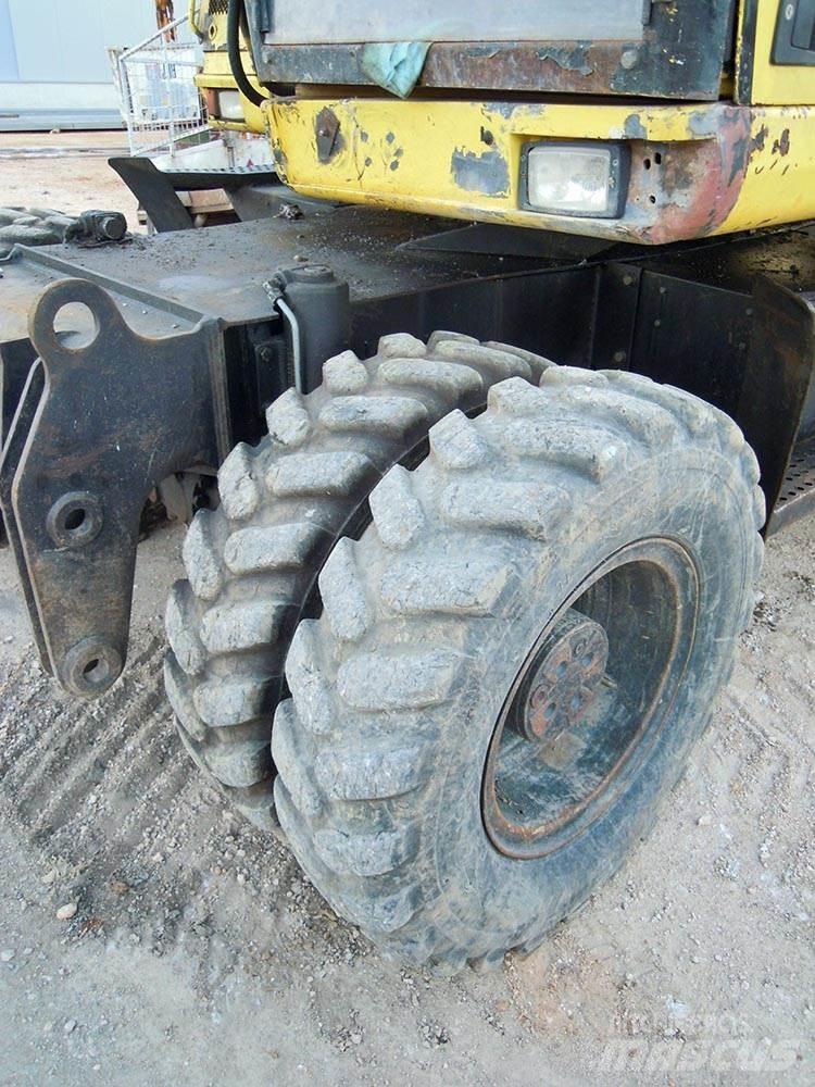 CAT M312 Gumikerekes kotrók