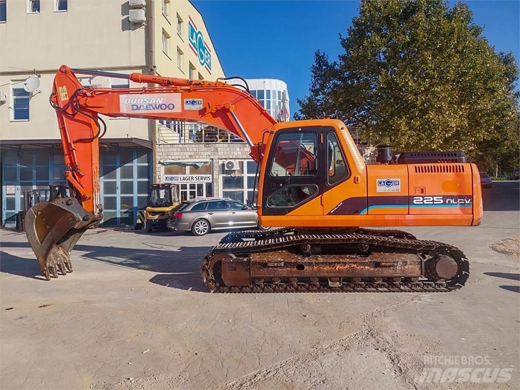 Doosan SOLAR 225NLC-V Lánctalpas kotrók