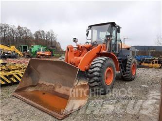 Hitachi ZW220 Gumikerekes homlokrakodók