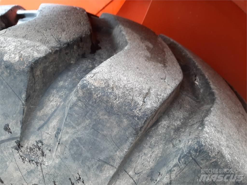 Hitachi ZW220 Gumikerekes homlokrakodók