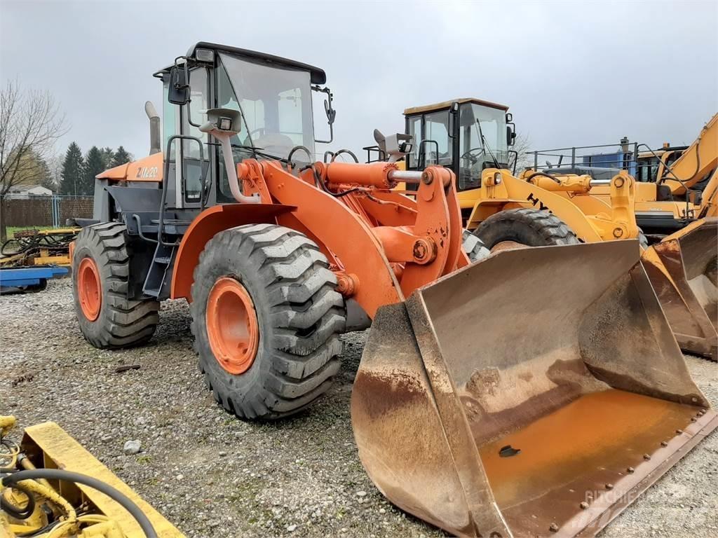 Hitachi ZW220 Gumikerekes homlokrakodók