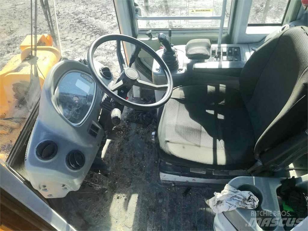 Hyundai HL770-7 Gumikerekes homlokrakodók
