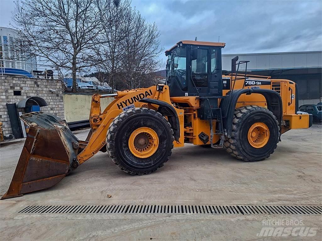 Hyundai HL780-9A Gumikerekes homlokrakodók