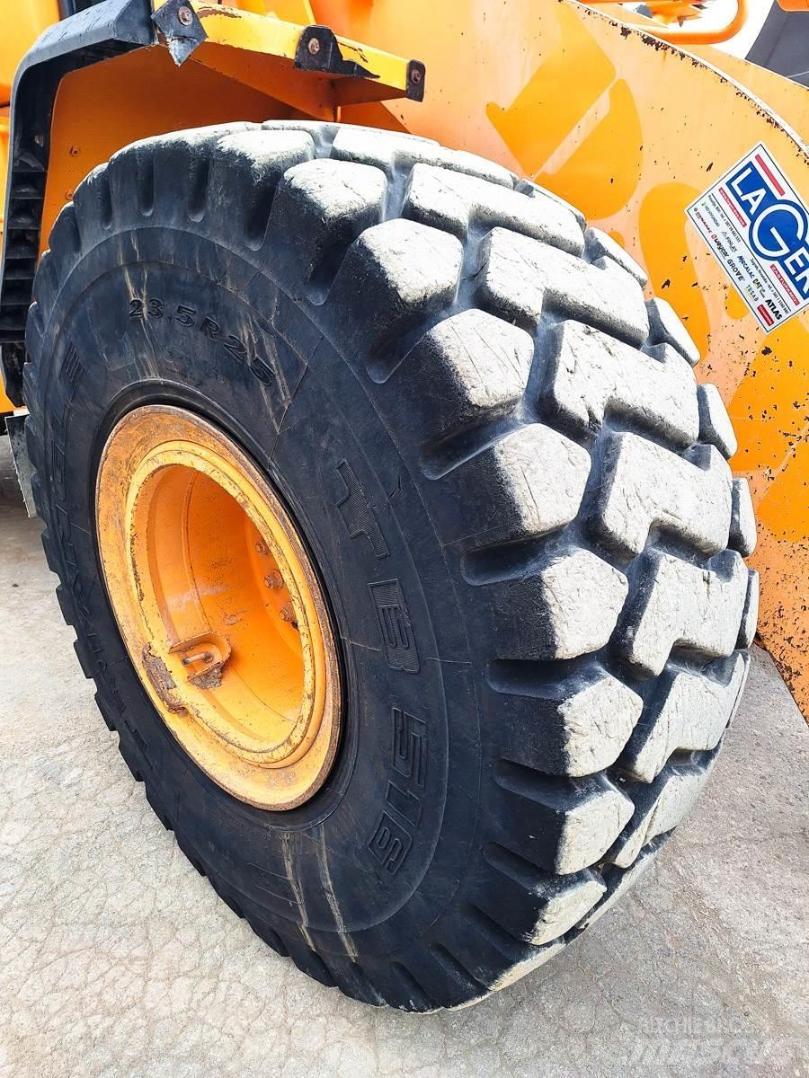 Hyundai HL960 Gumikerekes homlokrakodók
