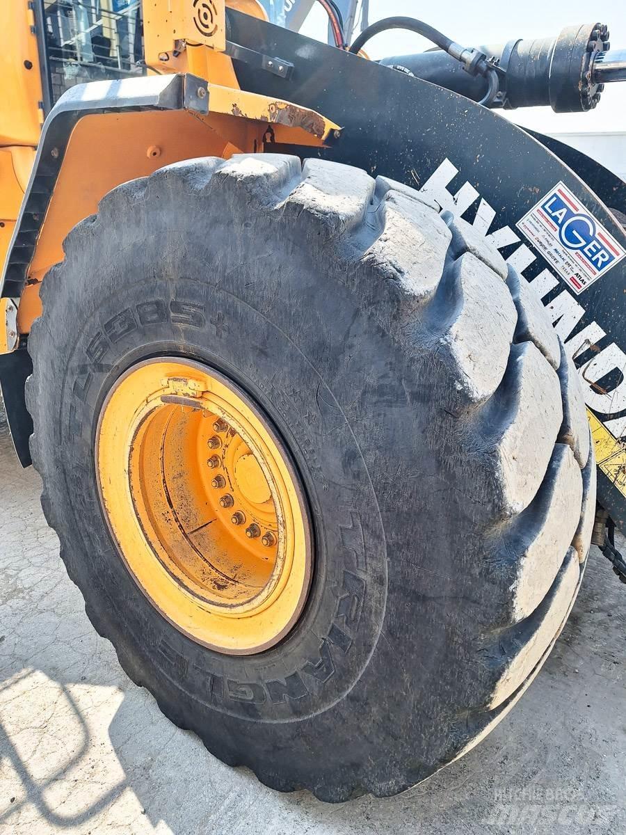 Hyundai HL970A Gumikerekes homlokrakodók