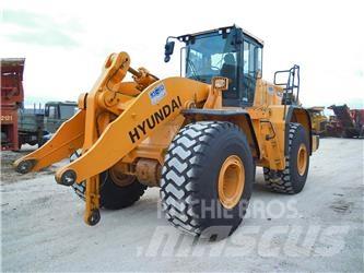 Hyundai HL980 Gumikerekes homlokrakodók