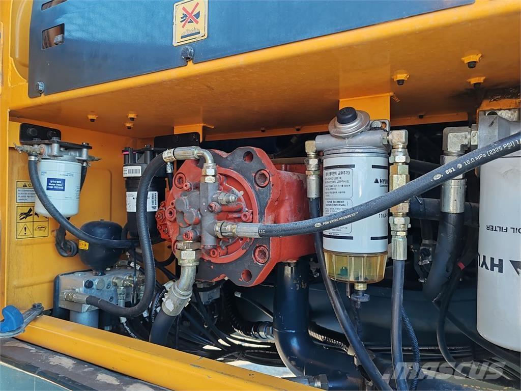 Hyundai HX330L Lánctalpas kotrók