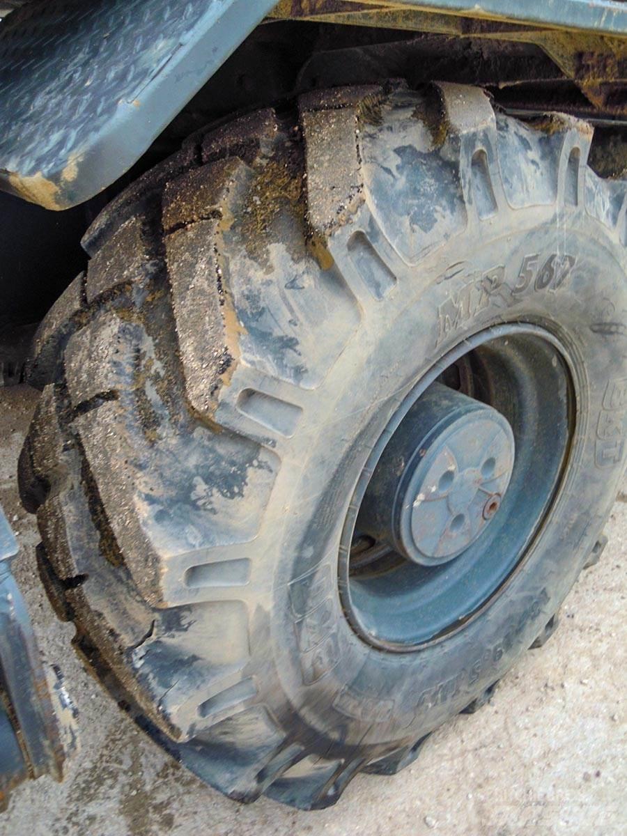 Hyundai R140W-9 Gumikerekes kotrók