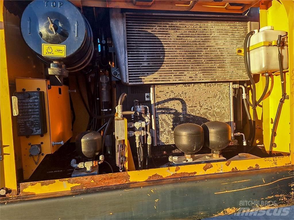 Hyundai R170W-7A Gumikerekes kotrók