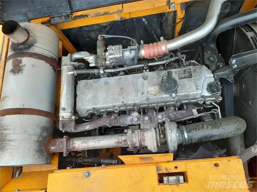 JCB JS330NL Lánctalpas kotrók