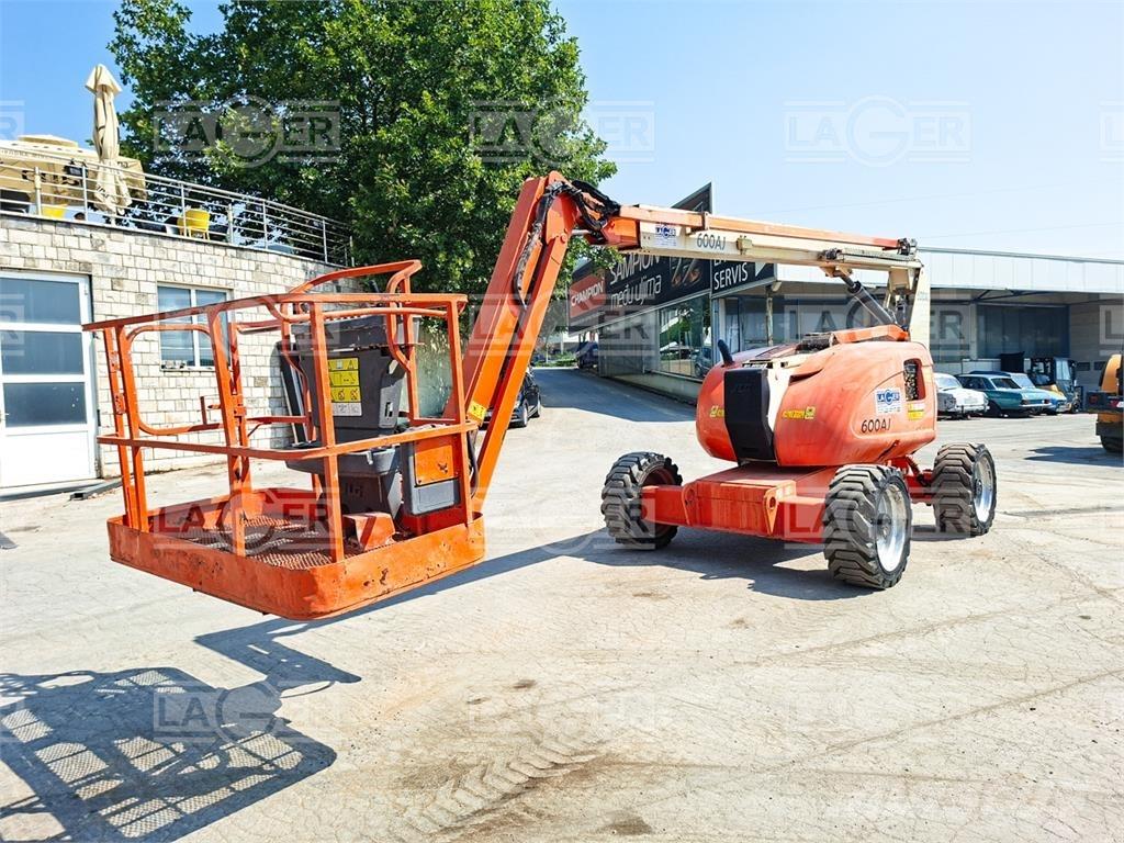 JLG 600AJ Karos emelők